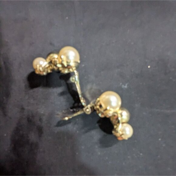 Vintage Lisner Gold-Tone Clip-On Earrings Faux Pearl Cluster 1950s Retro Glam - Picture 4 of 7